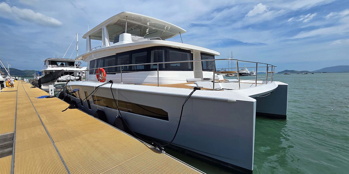 Продается новый моторный катамаран Akula 56